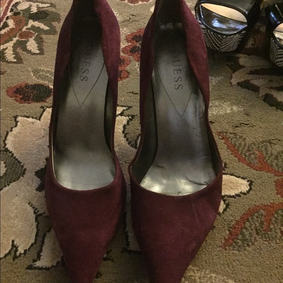 Guess pumps