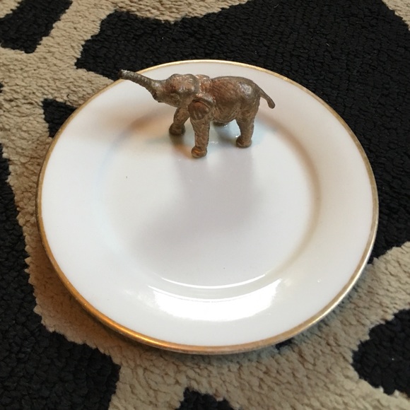 Elephant ring holder/jewelry dish