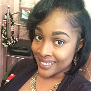 Meet your Posher, Dominique