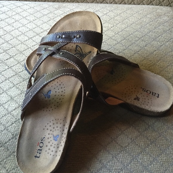 Taos Sandals Size 9