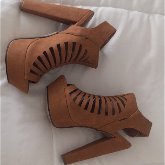 Cognac color pumps - Picture 1 of 3