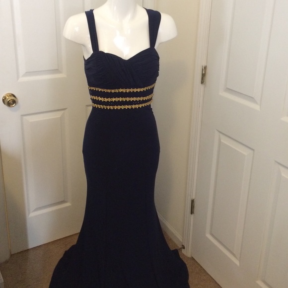 Long formal gown/ prom dress