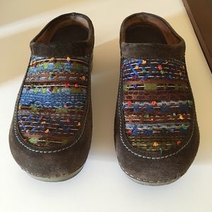 Dansko Professional clogs size 40. Brown suede