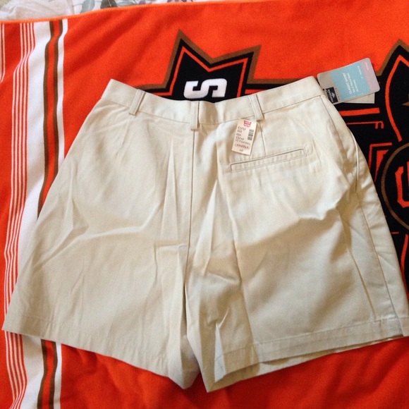 HP! NWT Dockers, Levi’s Outlet cream shorts. 12P. - Picture 2 of 4