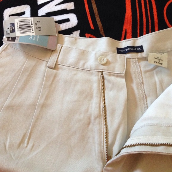 HP! NWT Dockers, Levi’s Outlet cream shorts. 12P. - Picture 3 of 4