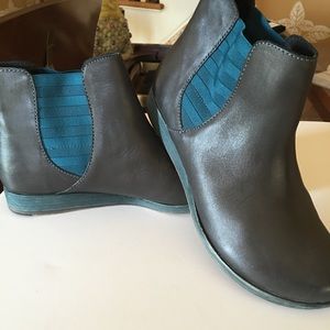Kork-Ease ankle boots size 9.5. Black.