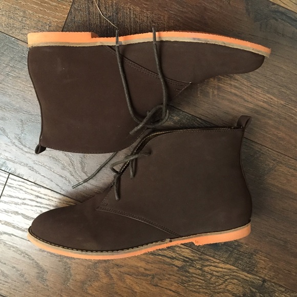 Oxford looking desert boots.