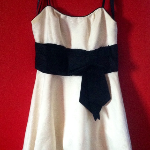 Junior Ivory Dress - Picture 3 of 3