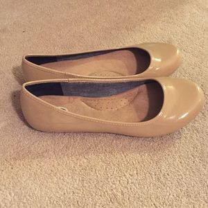 Women's flats