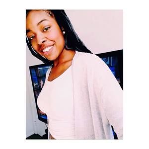 Meet your Posher, Mia