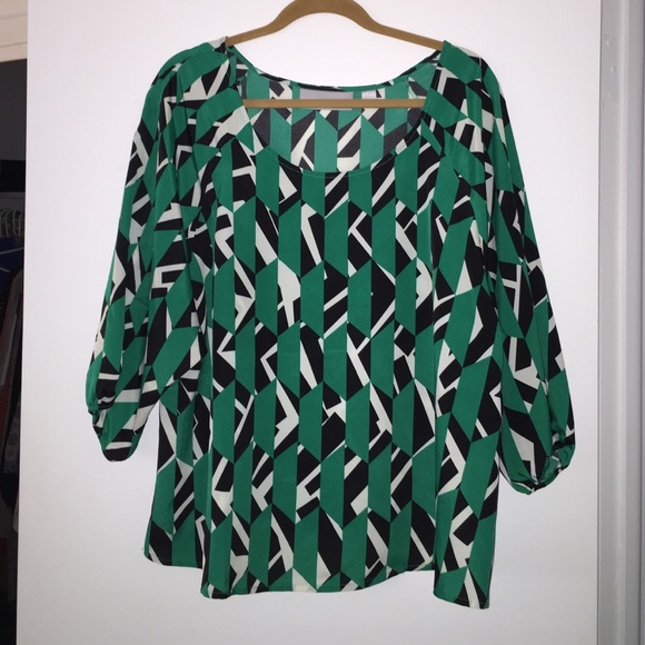 Avenue scoop neck blouse size 14/16