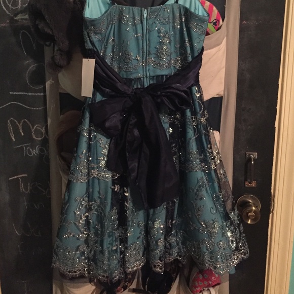 Prom dress - Picture 3 of 3