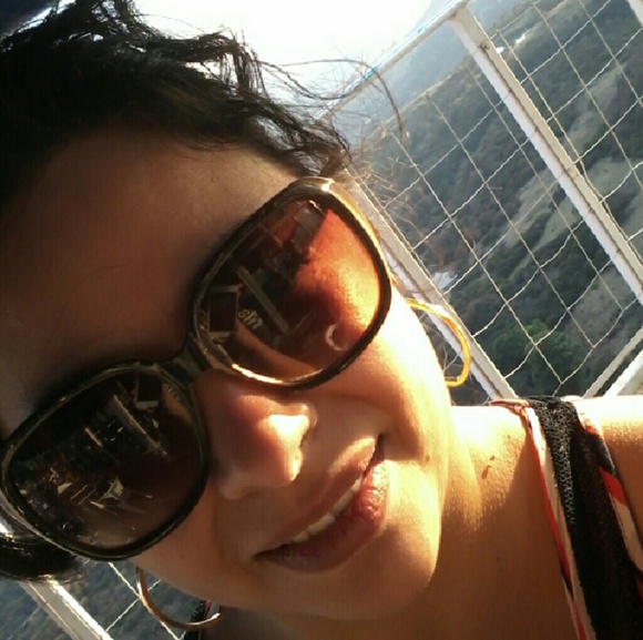 Meet your Posher, Sanjuana