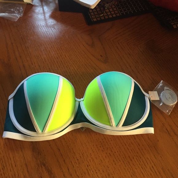 Victoria's Secret Swimwear L(DD) push-up BRAND NEW