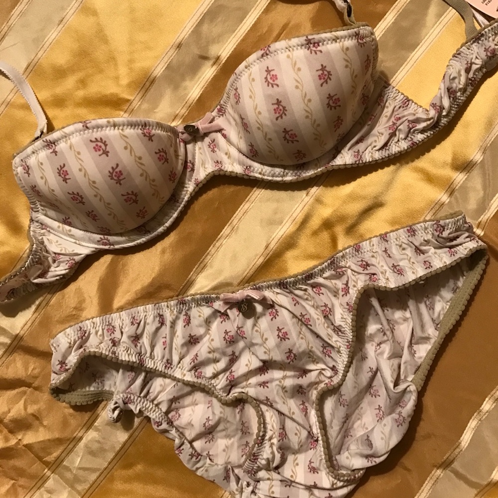 Victoria's Secret Bra & Panty 34A Medium NWT