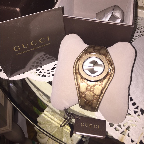 Gucci U-play Swiss made Quartz leather strap