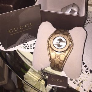 Gucci U-play Swiss made Quartz leather strap