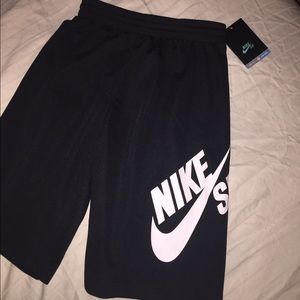 NIKE SB Mesh Swoosh Dri-FIT Boys Shorts