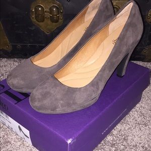 Clarks! Super comfy !