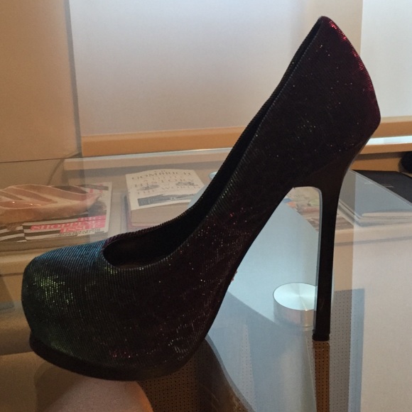 Shoes - Picture 2 of 4
