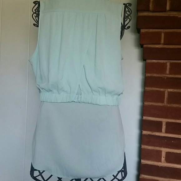 NWOT Faded Cyan Layered Button Down Sleeveless Top - Picture 4 of 8