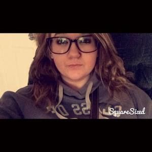 Meet your Posher, Desi