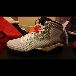 Nike airmax 9.5 air jordan black and red 8.5