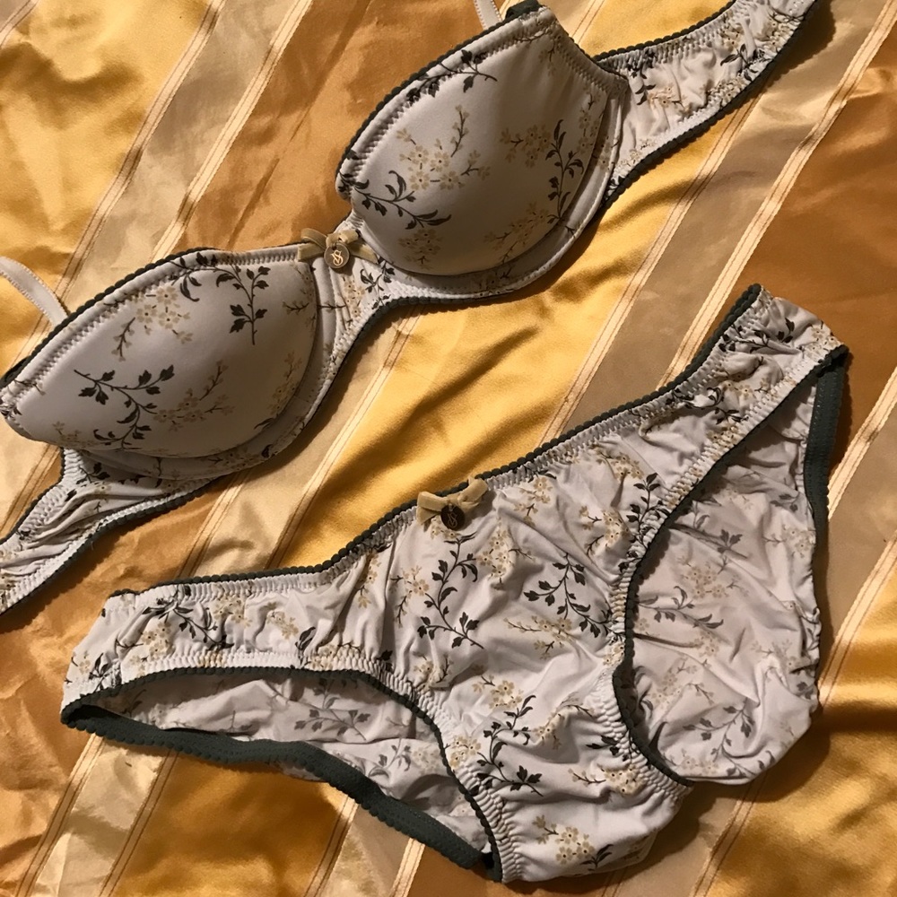 Victoria's Secret Bra & Panty 34A Medium