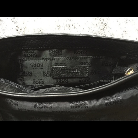 {SOLD} Michael Kors Purse - Picture 4 of 4