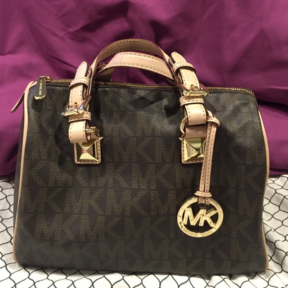 Michael Kors Handbags - Michael Kors Grayson Satchel