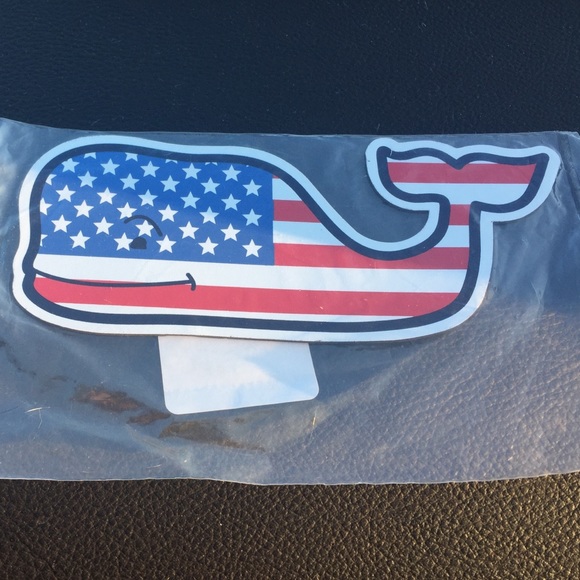 Limited vineyard vines magnet