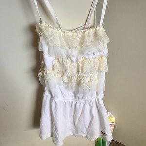 With cross back tank top