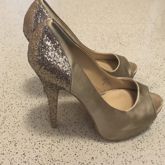 ❗️MUST GO! ❗️Steve Madden sparkly heels