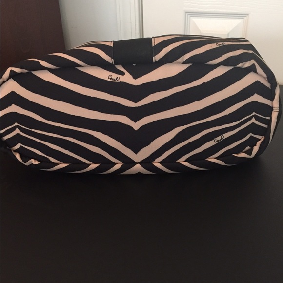 Unique Coach handbag-New - Picture 3 of 4