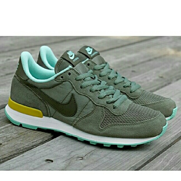 nike olive green sneakers