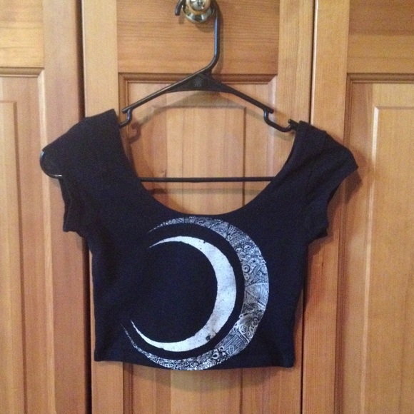Black crop top