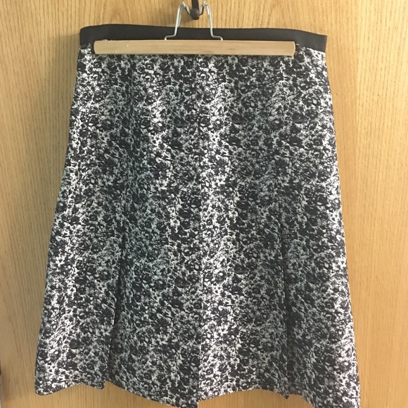 Banana Republic silk skirt - Picture 1 of 3