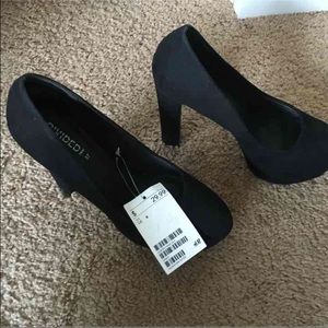 Black Platform Pumps