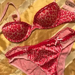 Victoria's Secret Bra & Panty 32B Medium