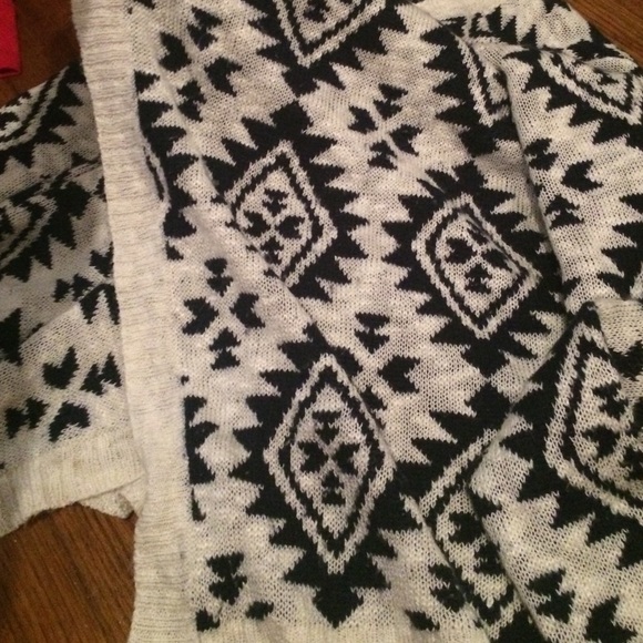 ๐๐TRADED๐๐Aztec cardigan! - Picture 3 of 3