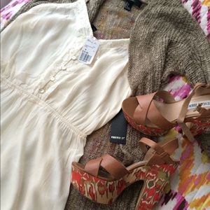 NWT✌🏾️Cream Lace Trimmed Romper
