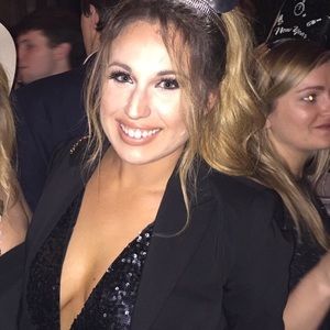 Meet your Posher, Devan