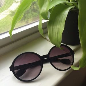 Round sunglasses🌾