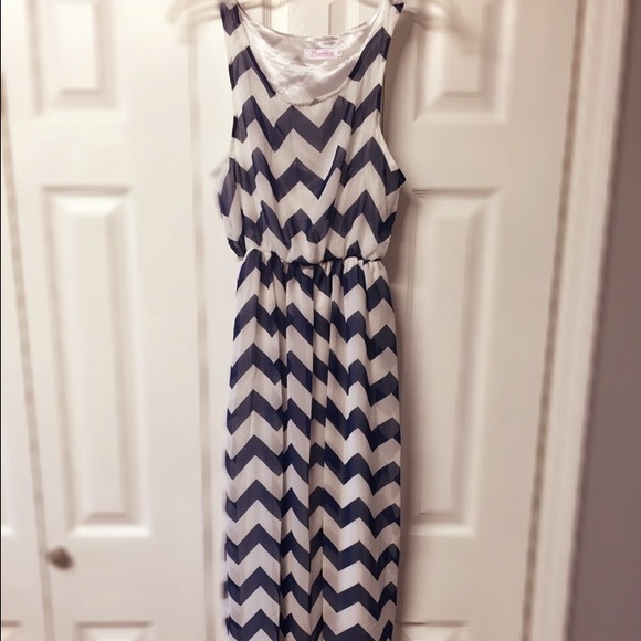 Chevron Maxi Dress - Picture 3 of 3