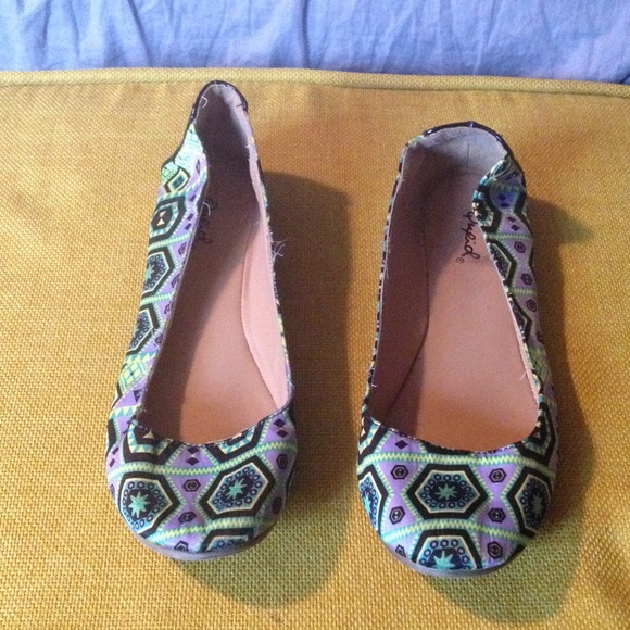 Patterned flats