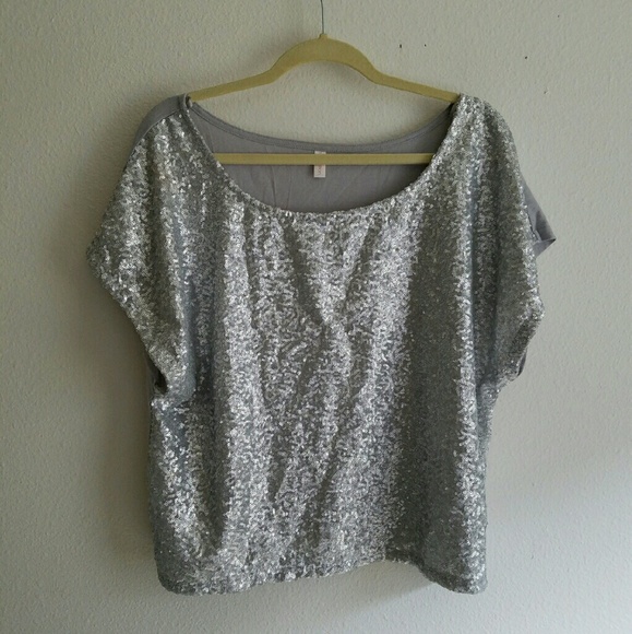 HP! 🎉🎉 Silver Crop Top 🎉🎉