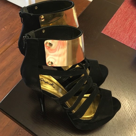 Sandals - Picture 2 of 3