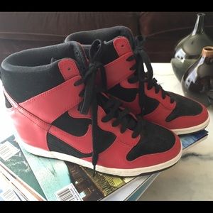 Nike Dunk Sky Hi Black/Red
