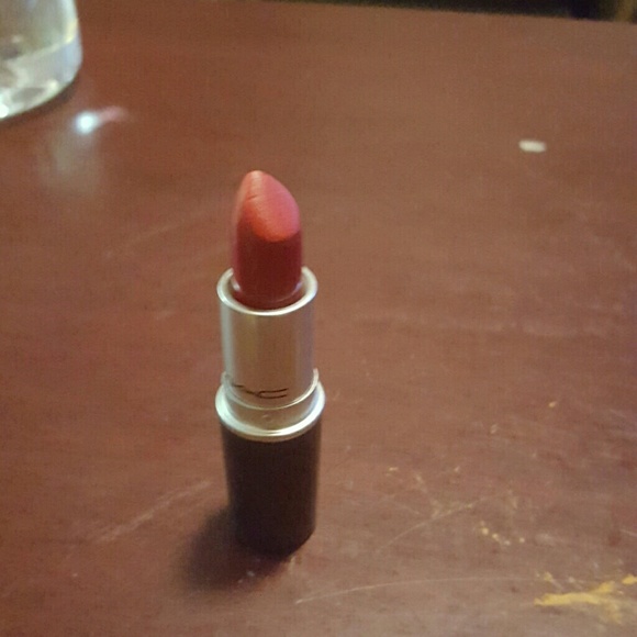 Mac lipstick Action satin texture