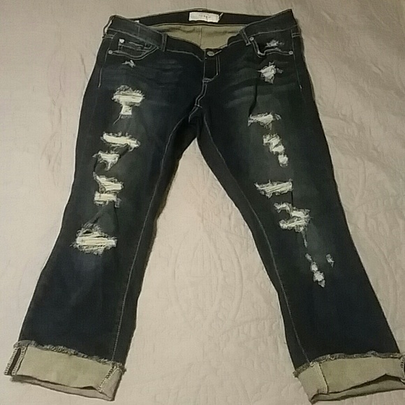 Torrid boyfriend fit cuffed denim capris